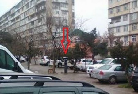 Bakıda yaşayış binalarının həyətinə də parkomat qoydular