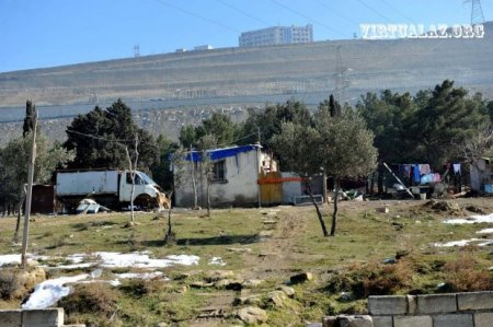 Ölülərin qonşusu: “Qurd qapısı” qəbiristanlığında yaşayan Nərgiz, qızı və 4 yaşlı nəvəsi...