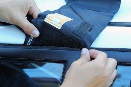 Avtomobilin qapısı bağlanıb, açar içəridə qalıb? ­– Qapını açmağın 4 üsulu