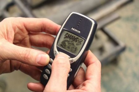 17 ildir Nokia 3310 işlədən adam ilə reportaj