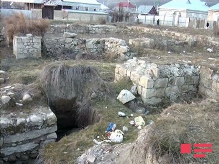 Ağsuda tarixi abidə və ziyarətgahın ərazisi zibilxanaya çevrilib