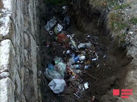 Ağsuda tarixi abidə və ziyarətgahın ərazisi zibilxanaya çevrilib