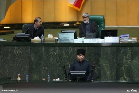 Azərbaycanlı deputat İran parlamentində “Azərbaycan” şeiri söylədi