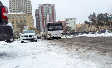 “Azəravtoyl” yollarda vəziyyətlə bağlı açıqlama yayıb