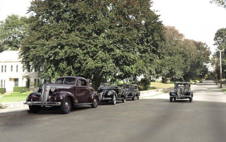 Miniatür avtomobillərdən istifadə edərək real mənzərələr yaradan fotoqraf