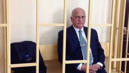 Əli İnsanovun adı ƏFV SİYAHISINDA