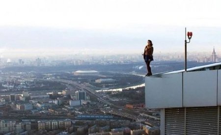 Dünyanın ən riskli şəkillərini çəkdirən gənc