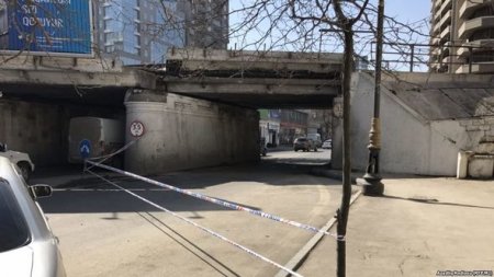 Bakının mərkəzində körpü uçmaq təhlükəsində