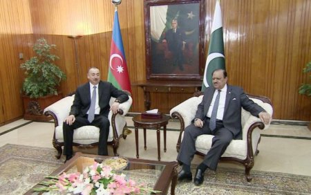 İlham Əliyev Pakistan prezidenti ilə danışıqlarda