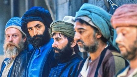 Mirzə Ələkbər Sabirin şeiri Mahsun Kırmızıgülün filmində