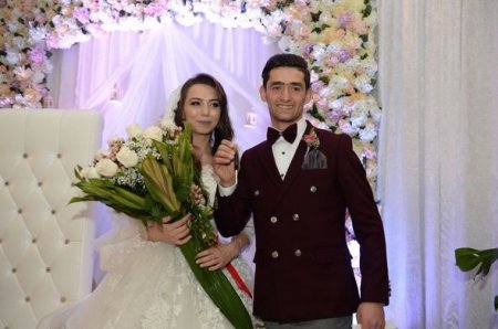 Mehriban Əliyeva uşaq evində böyüyən gənclərə toy etdi