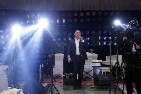 Mehriban Əliyeva uşaq evində böyüyən gənclərə toy etdi