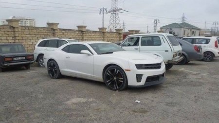 Yol polisi bahalı avtomobilləri cərimə meydançasına saldı