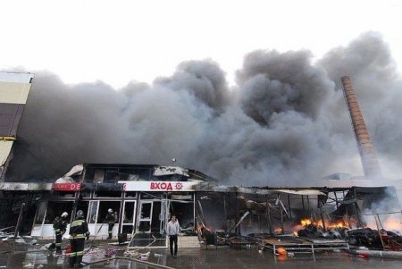 Rusiyada ticarət mərkəzində yanğına görə iki azərbaycanlı mühakimə olunur
