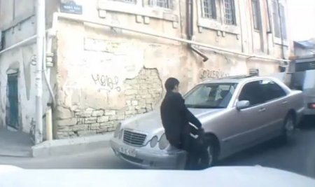 Bakıda evakuatorun apardığı “Mercedes”in sürücü danışdı