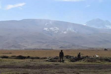 102-ci bazanın qoşunları hərəkətə keçdi, dağlara doğru irəliləyir