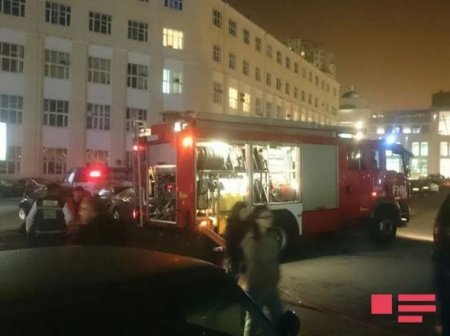 Bakı metrosunda həyacanlı anlar: Tuneli tüstü bürüyüb