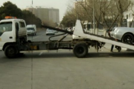 Hərəkəti tənzimləyən yol polisləri qaydaları belə pozur
