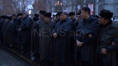 İrəvanda etirazçılarla polis arasında toqquşma baş verib