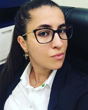 Dadaşeva bacıları Ferrari alarkən saxlanıldılar