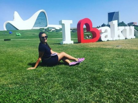 Dadaşeva bacıları Ferrari alarkən saxlanıldılar