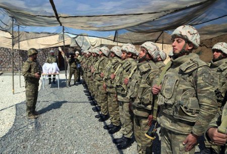 Zakir Həsənov cəbhədə