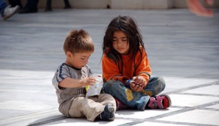 Küçələrdə dilənməyə məcbur edilən 13 yaşlı qızın başına gələnlər