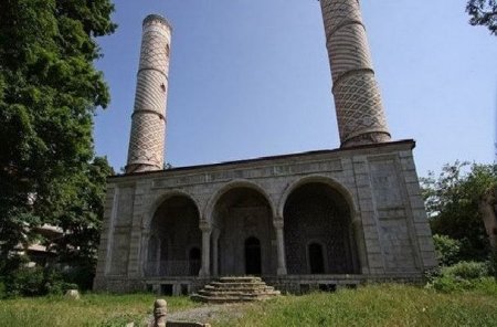Ermənilər Şuşanın Gövhər Ağa məscidində qazıntı işləri aparırlar
