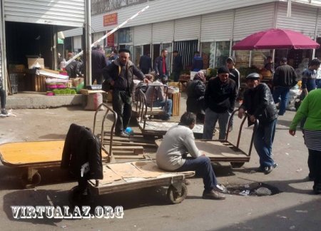 “Vosmoy” bazarında “Ağa” nökərlərə divan tutur...