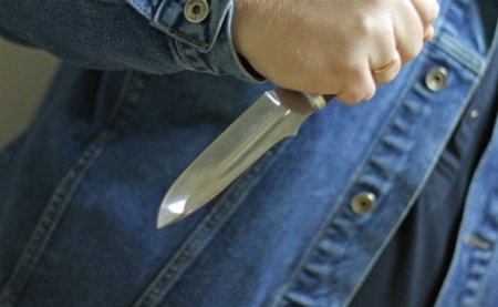 Bakıda bir ailənin iki üzvünün başını kəsdilər