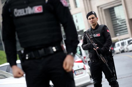Türkiyədə üzərində partlayıcı və qumbara olan çeçen saxlanıldı