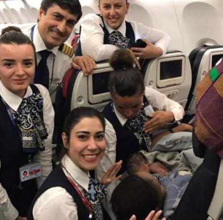 13 min metr yüksəklikdə dünyaya gələn körpə