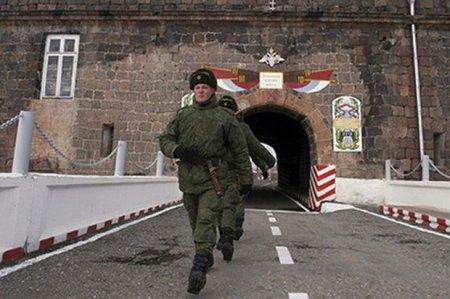 Rusiya hərbçisi Ermənistanda qətlə yetirilib
