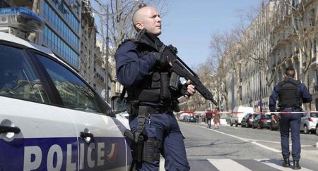 Parisin səsvermə məntəqələrində təhlükəsizlik tədbirləri gücləndirilib