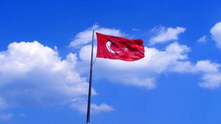 Yunanıstanda Türkiyə konsulluğuna hücum olub