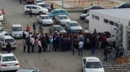 Türkmənlər pullarını çıxarmaq üçün İstanbula axışır
