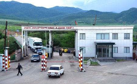 Sərhədi keçib Azərbaycan almalarını daşıyan ermənilərə və gömrükçülərə cinayət işi qaldırıldı