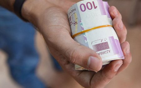 Dollar ucuzlaşdı, avro isə bahalaşdı