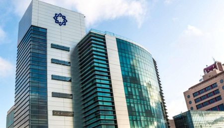 Azərbaycanın başıbəlalı bankı borclarını ödəməyi dayandırır, müflisləşmək üçün ABŞ-a üz tutur