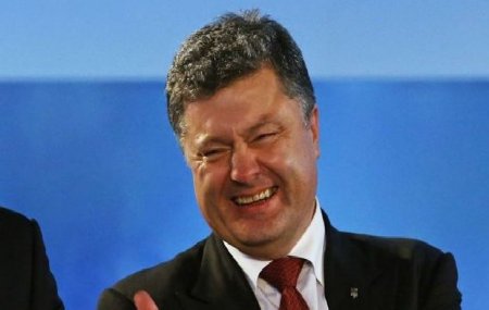 Poroşenko vizasız rejim haqqında qanuna belə sevindi