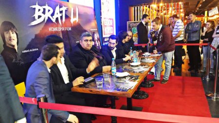 Bakıda Brüs Li ilə görüşmək üçün izdiham olub