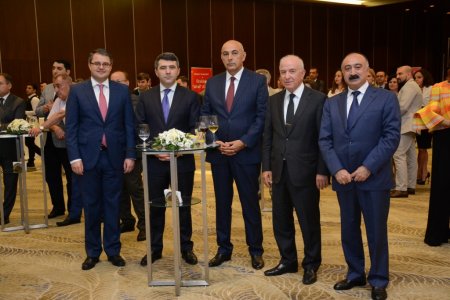 Bakı Şopinq Festivalına görə bir qrup şəxs mükafatlandırıldı