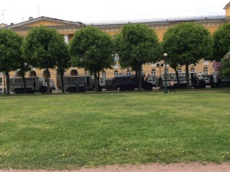 Rusiyanı bürüyən etiraz aksiyaları: Navalnını evinin blokunda tutdular