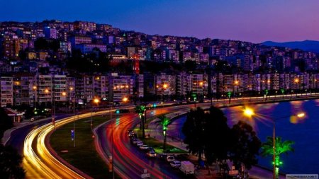 İzmirdə zəlzələ baş verib