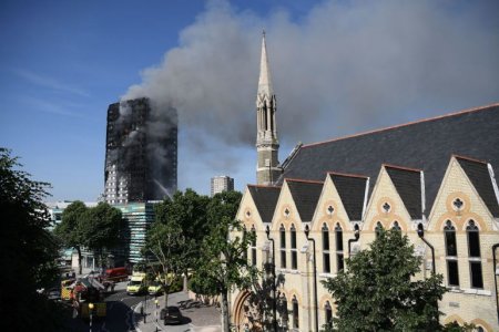 Londonda yanğın zamanı 58 nəfər itkin düşüb