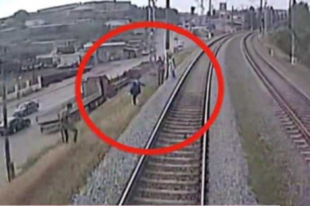 Bakıda sürət qatarı piyada qızı vurdu