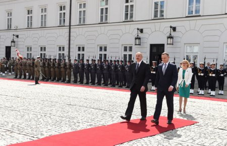 İlham Əliyev Polşada rəsmi səfərdədir