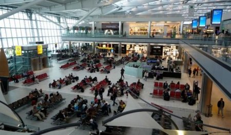 Londonda sərnişinlər hava limanından təxliyə olunublar
