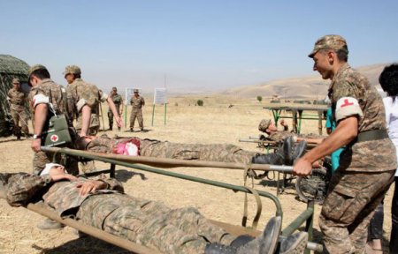 Ağdərədə erməni zabit əsgəri özünə qəbir qazmağa məcbur edib