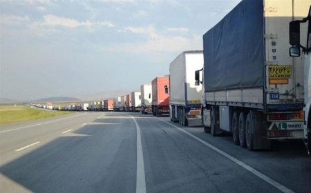 Türkiyə TIR-ları Azərbaycan üzərindən Qətərə ərzaq daşımağa başladı